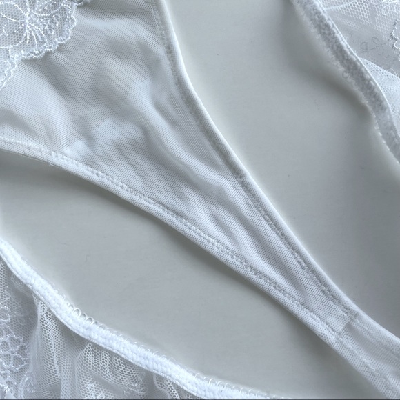 White Mesh and Lace Thong with Bows - Picture 14 of 16